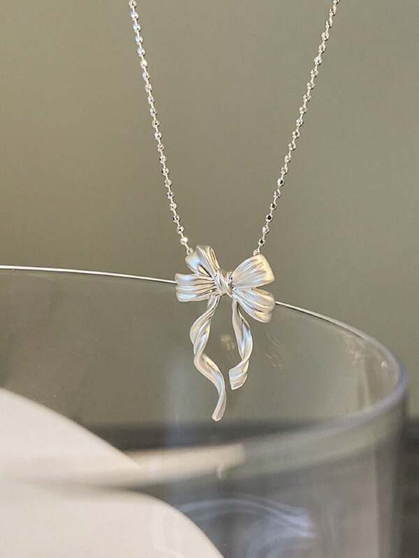 1pc Stylish Bow Detail Shaped Decor Pendant Necklace Suitable For Women Daily Wearing Valentines,Mom,Mother,Mother's Day,Gift