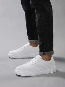 Scarpe da skate da uomo allaperto traspiranti in basso con lacci, bianche, leggere, versatili, stile campus, scarpe sportive alla moda