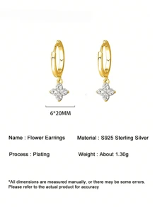 1 对时尚方晶锆石四叶草女士银耳环，经典甜美的风格设计，适合作为珠宝礼物。