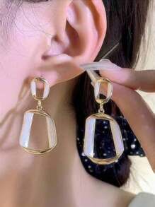 1 Pair Of Elegant Asymmetrical Geometric Square Earrings, Long And Flexible Pearlescent White Glazed Resin Inlaid Square Dangle Earrings, High-End Chic Earrings Suitable For Women Everyday Wear - White - View 6