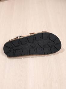 Kaki sandalen voor dames van imitatiesuède met dubbele gesp voor het weer naar school, klassieke platte buitenpantoffels met binnenzool van imitatiehout - Kaki - Bekijken 7