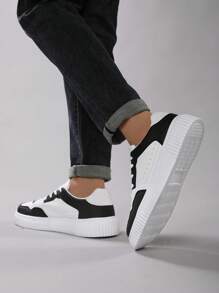 Scarpe da skate alla moda bianche con lacci tondi a punta bassa e traspirante per uomo, leggere e versatili, campus stile sneakers moda