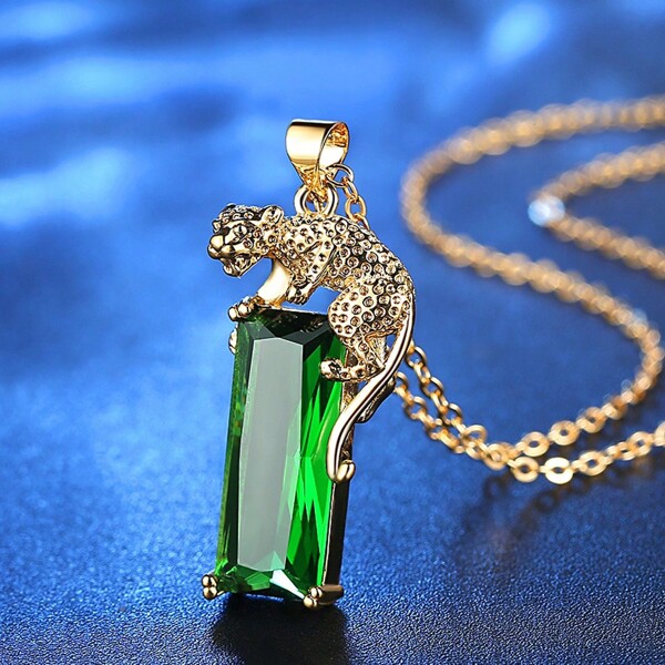 1pc Exquisite Leopard Print Inlaid Green Crystal Pendant Necklace, Fashion Men's Necklace, Party Jewelry Accessory, Personalized Gift Fathers Day Gift Back To School