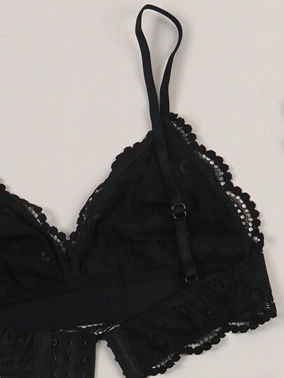 Verleidelijke Kanten Lingerie Set, Including Bra, Garter Belt, Panties, Stockings view 5