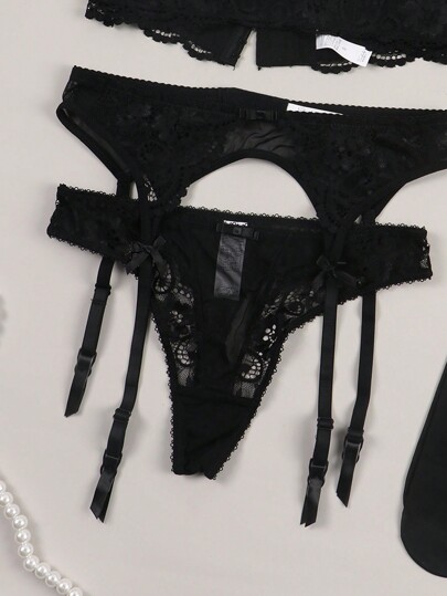 Verleidelijke Kanten Lingerie Set, Including Bra, Garter Belt, Panties, Stockings view 7