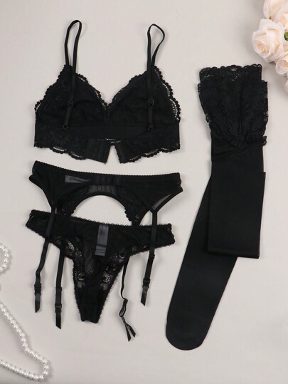 Verleidelijke Kanten Lingerie Set, Including Bra, Garter Belt, Panties, Stockings view 2