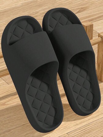 New Comfortable Soft Fashion Versatile Home Black Simple Fishscale Design Thick Non-Slip Anti-Odor Lightweight EVA Material Bathroom Slip-On Men Slippers (Please Choose The Appropriate Size According To Your Foot Length)