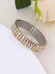 一款精緻時尚的不銹鋼鑽石手鍊，適合女性日常佩戴