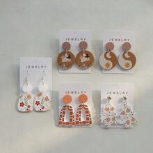JUHU 1 对可爱南瓜形棕色亚克力吊坠耳环，质地光滑，适合女士万圣节派对 - 彩色 - 查看 1