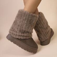 Botas de neve femininas plus size, novas, quentes, cano médio, salto grosso, antiderrapantes, forro térmico, biqueira de tecido macio com acabamento em pele, bege