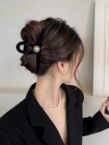 1pc Women Large Black Plush & Faux Pearl Cross Hair Clip, Elegant Sweet Simple Campus Style, Suitable For Party, Dance, Daily Use Hair Claws Claw Clips Hair Clips Hair Jaw Clip Hair Clamps Hair Clutch Hair Catcher Clip, Casual