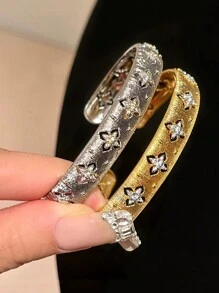 1pc Vintage Four-Leaf Flower Textured Zirconia Bracelet For Women, Luxury Minimalist Design Valentines