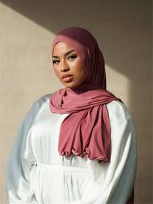 1 pièce Accessoires d'abaya Foulard femme couleur unie en modal doux avec bord plissé. Foulard femme de style arabe léger pour le port quotidien. Bandeau voilé
