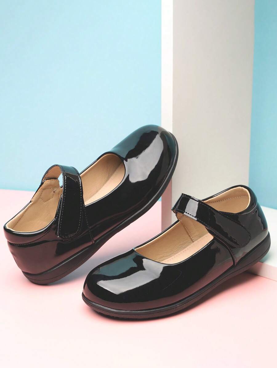 Sapatos Oxford de couro envernizado preto infantil para meninas
