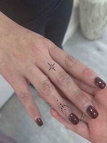 1 件果汁临时纹身手指点、花朵图案逼真人体艺术防水蓝色显示不反光假纹身贴纸持久 3-10 天适合男女 - 黑色 - 查看 3