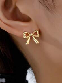 1pair Europe And America  Simple & Versatile & Elegant & Geometric & Asymmetrical Bowknot Design Earrings For Women - Geometric Irregular Bow Women's Stud Earrings - View 8