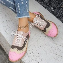 European And American Style Large Size British Style Women's Flat Shoes, Comfortable Lace-Up Casual Leather Shoes, Retro Carved Color Blocking Low Cut Student Shoes, Fashionable Low-Heeled Shoes For Women