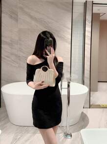 1 chiếc túi cầm tay trang trí đính đá sang trọng cho buổi tối với thiết kế xếp ly thanh lịch, phù hợp cho những dịp trang trọng như đám cưới, tiệc tùng - Vàng - Xem 10