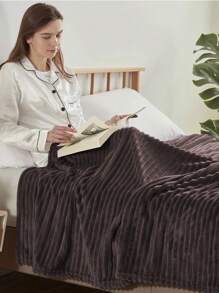 Cobijas Matrimonial Con Patrón De Rayas Cómodo y Suave, Frazada Matrimonial De Rayas Para Cama o Sofá, para Toda Estaciones, Disponible En Muchos Colores Diferentes (200*220 cm) - Marrón Chocolate - Ver 4