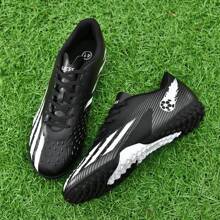 一双新款男女比赛靴大学生防滑TF钉鞋足球鞋专业成人透气足球鞋情侣足球鞋户外草坪女士轻便足球鞋皮黑色运动足球鞋。 - 黑色 - 查看 4