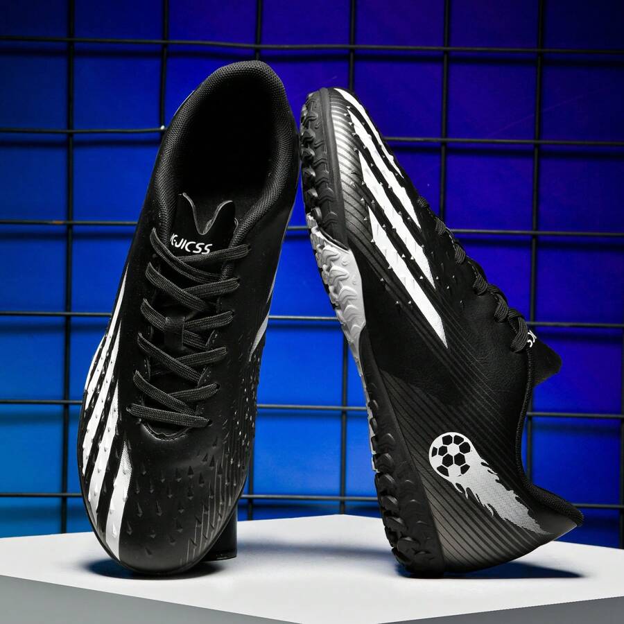 一双新款男女比赛靴大学生防滑TF钉鞋足球鞋专业成人透气足球鞋情侣足球鞋户外草坪女士轻便足球鞋皮黑色运动足球鞋。