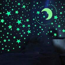 Conjunto de Decoração Brilhante no Escuro de Estrela e Lua Grande, Adesivos de Parede Luminosos 3D de Estrela, Adesivo Romântico Fluorescente Brilhante no Escuro para Quarto/Sala de Estar, Decoração Brilhante DIY - Multicolorido - Visão 4