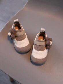 1 paire de chaussures plates de princesse pour bébé fille avec design floral en PU à scratch. Chaussures bébé mignonnes convenant au printemps, l'été, l'automne et l'hiver