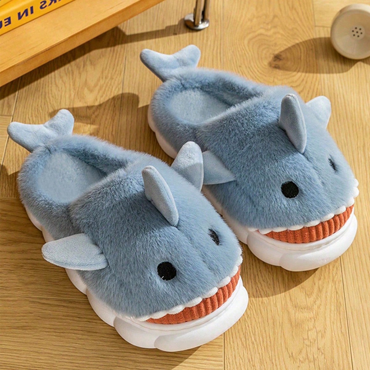 Pantuflas de hombre con diseño de tiburón de dibujos animados, forradas de felpa, cálidas, antideslizantes y cómodas para el hogar y parejas