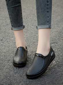 Novos sapatos mocassins masculinos - cor sólida simples, cano baixo, emendas envernizadas, sola macia, sapatos casuais respiráveis e antiderrapantes, adequados para negócios, festas de dança, caminhadas, deslocamento diário, Natal, Ação de Graças, presente de ano novo - Preto - Ver 1
