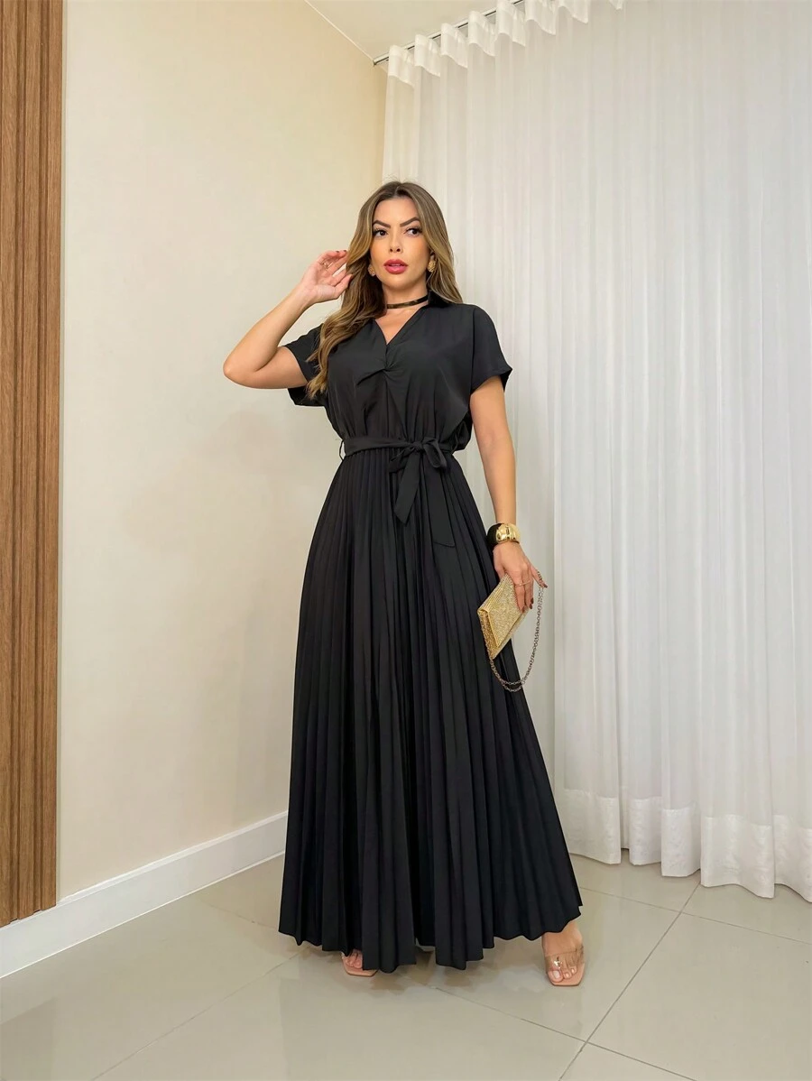 LONG PLEATED DRESS WITH SLEEVES AND BELT - màu đen - Xem 1