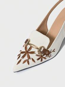 Giày cao gót mũi kín Chunky dành cho nữ có khóa kim loại, trang trí bằng xích, thiết kế thêu và quai đeo mắt cá chân. Hoàn hảo cho trang phục thanh lịch hàng ngày, đi làm, mua sắm, lễ hội, tiệc tùng vào mùa xuân, hè, thu và đông. Mang chúng với váy trang trọng hoặc giày lười màu nâu. Valentine - màu nâu - Xem 6