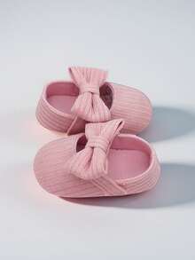 1双可爱蝴蝶结装饰舒适平底鞋，适合幼儿