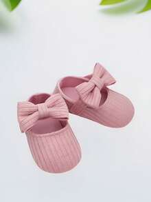 1双可爱蝴蝶结装饰舒适平底鞋，适合幼儿