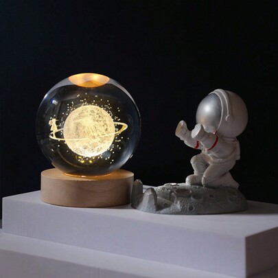 1 Piece Planet Design Decorative Light, 60mm Modern Artificial 3D Saturn Shaped Crystal Ball With Wooden Base Decorative Light For Astronomy Home Decoration, Birthday Gifts For Kids, An Ideal Gift For Fellow Cosmic Enthusiasts And Other Astronomy Enthusiasts.