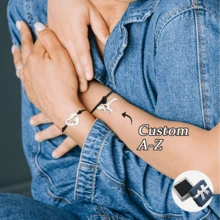 Indywidualna minimalistyczna bransoletka z wydrążonymi detalami, spersonalizowana imieniem, idealny wybór na prezent na rocznicę, walentynki, urodziny, odpowiednia dla par