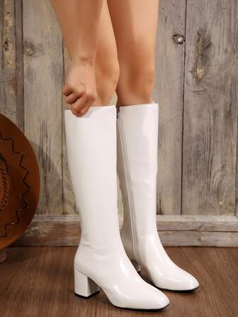 FVPFVP 灵感漆皮方头高筒靴，修身粗跟马靴，女式，秋冬，白色靴子