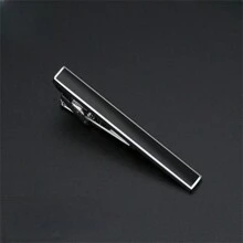 1 件时尚黑色领带夹，银色简约线条设计，多种款式适合男士