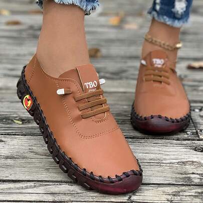 زوج من الأحذية الرياضية الكاجوال المريحة المضادة للانزلاق للنساء