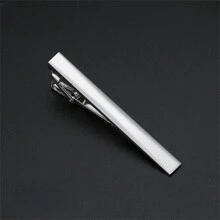 1 件时尚黑色领带夹，银色简约线条设计，多种款式适合男士