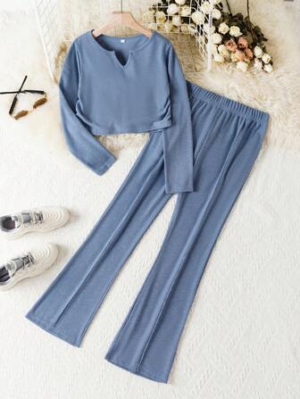 青少年女孩简约 V 领褶边 T 恤和喇叭裤套装