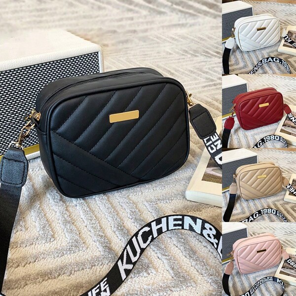 1pc Black Messenger Bag, Black Shoulder Bag, Black Handbag, Small Style Diamond Pattern Ladies Bag, Sweet Decorative Women's Shoulder Bag, Simple And Fashionable Charm Messenger Bag, Soft And Comfortable PU Scratch-Resistant And Wear-Resistant Fabric, Novel Eye-Catching Age-Reducing Handbag, Elegant Zipper Head, Fashionable And Novel Daily Multi-Scene Use Small Square Bag, Coin Storage Mobile Phone Bag, Perfume Storage, Classic Hundred Touch Camera Bag, Multiple Color Matching Options, Back To School Season Students