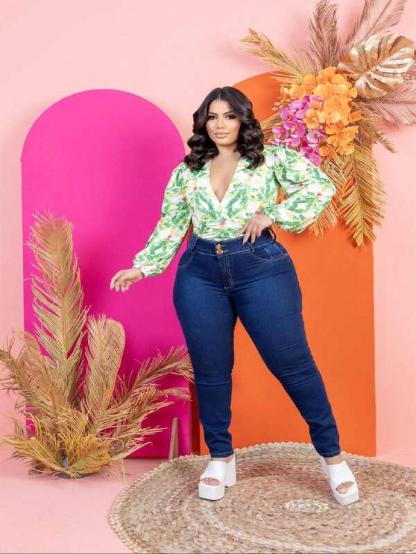 Calça Jeans Feminina Plus Size Preta Dois Botões Cintura Alta com Lycra Skinny
