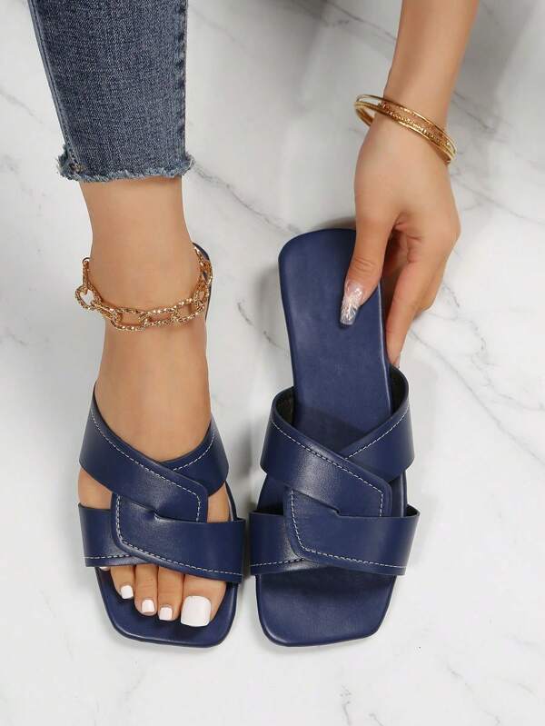 صندل نسائي مرتاح ذو حزام مضلع وأصابع مربعة مناسب للصيف، صندل مسطح عادي للاستخدام في الداخل/الخارج، احجام كبيرة
