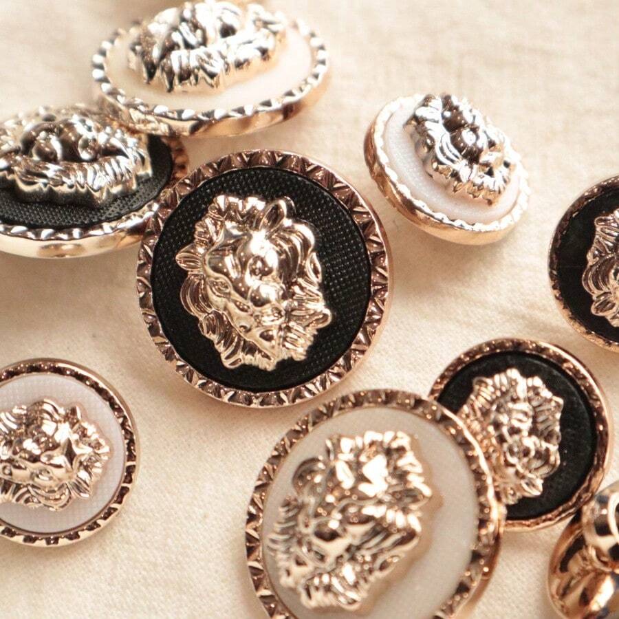 6/12 piezas Botones de plástico con decoración floral vintage bicolor en forma de león para suéter, cárdigan, abrigo DIY accesorios de costura - Blanco y Negro - Ver 1
