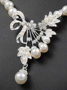 一套女士奢华花卉流苏玻璃珍珠项链和耳环，1条Y形珍珠项链，1对珍珠耳钉