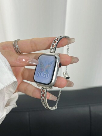 1 pièce Bracelet de montre Apple en forme de cœur à double barre, de style Ins, en métal avec motif cœur creux, compatible avec 38 mm 40 mm 41 mm 42 mm 45 mm 46 mm 49 mm, Série 1 à 10, SE, Ultra. Bracelet de poignet réglable en métal