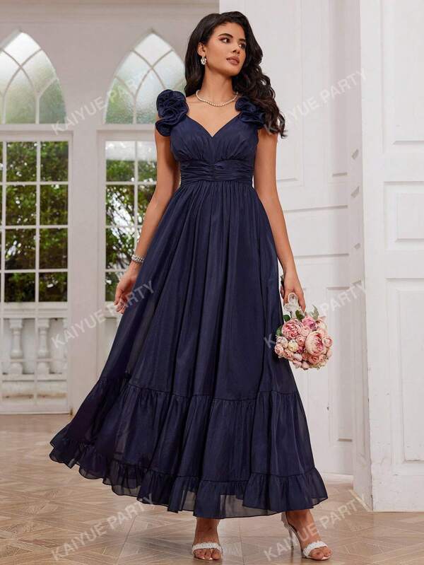 Vestido de dama de honor de corte evasé con volantes en el bajo y color liso elegante