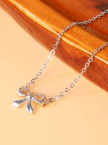 休闲简约蝴蝶结吊坠项链，适合作为礼物