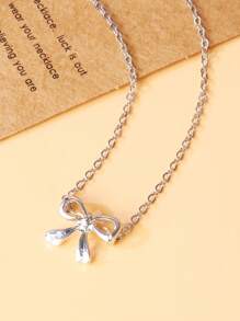休闲简约蝴蝶结吊坠项链，适合作为礼物