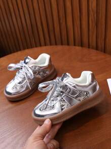 1 Pair Kids Sports Shoes With PU Leather, Anti-Slip Sole And Hook And Loop Closure